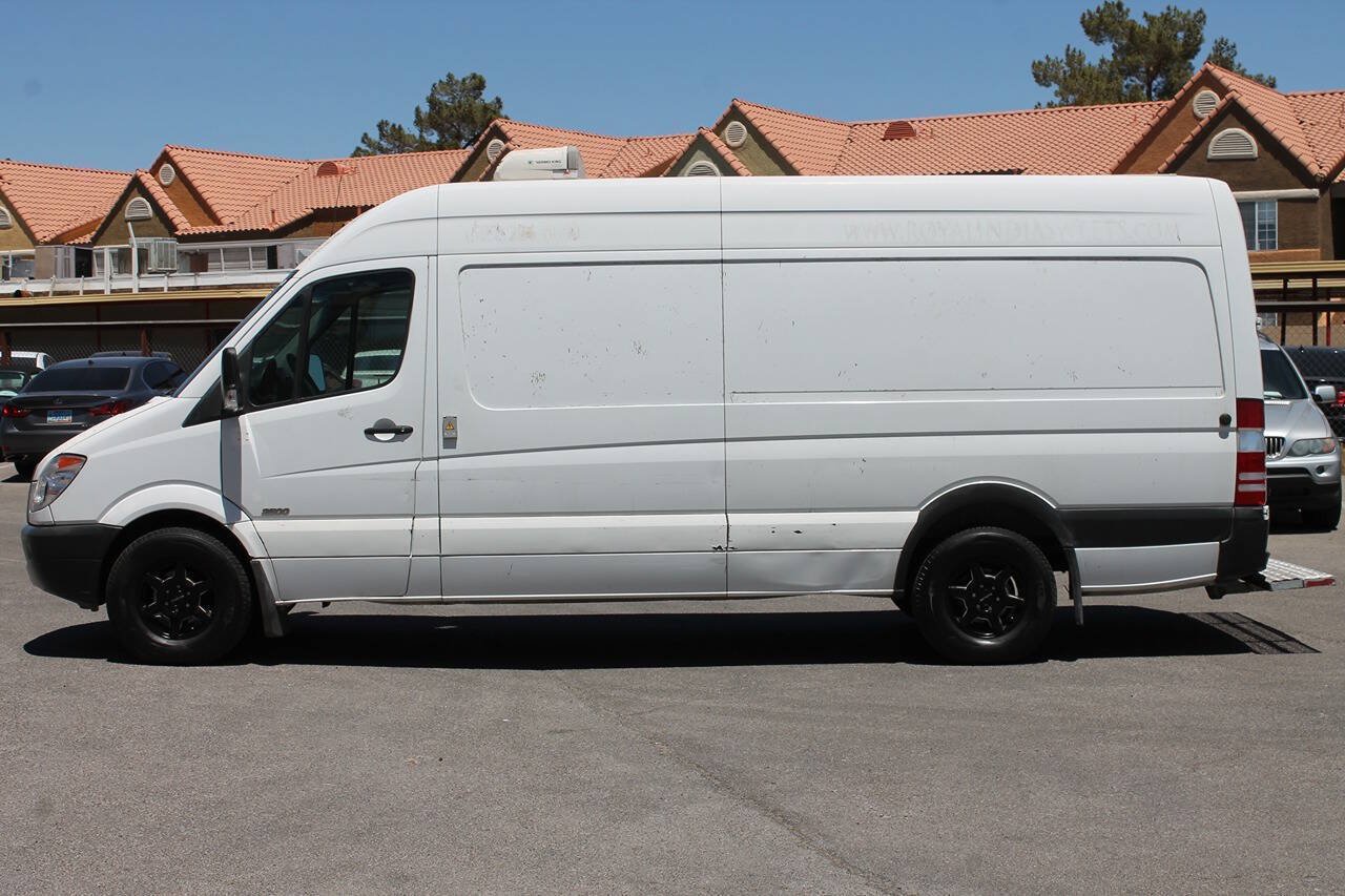 Used 2008 Freightliner Sprinter 2500 RWD image 5