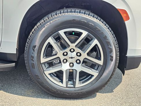 Used 2021 Chevrolet Suburban LT AWD/4WD image 9