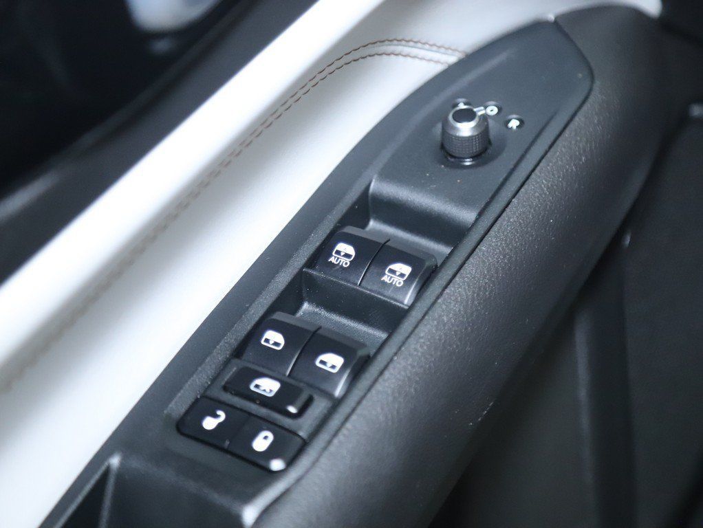 Used 2025 Jeep Compass Limited AWD/4WD image 18