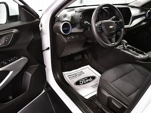 Used 2024 Chevrolet Trax LS w/ LS Convenience Package image 13