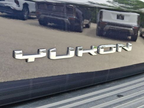 Used 2022 GMC Yukon XL SLT w/ SLT Premium Package AWD/4WD image 24