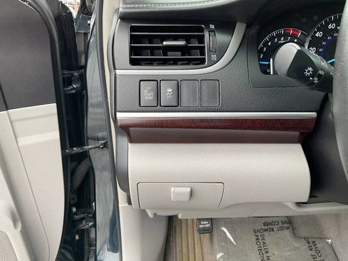 Used 2014 Toyota Camry XLE image 16