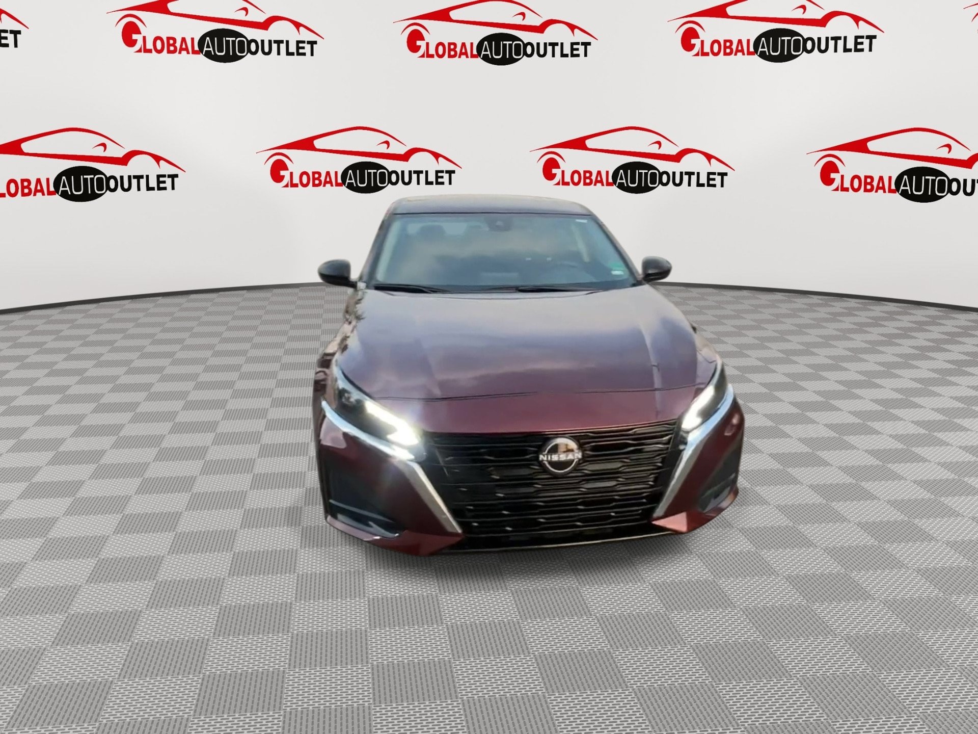 Used 2025 Nissan Altima 2.5 SV FWD image 2