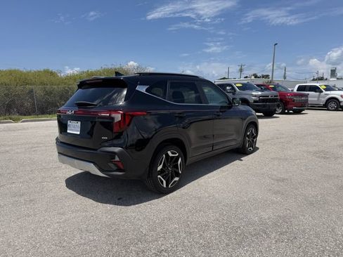Used 2024 Kia Seltos SX w/ SX Sunroof Package AWD/4WD image 5