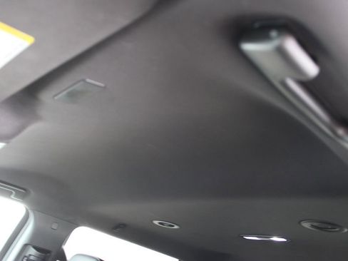 Used 2025 Chevrolet Suburban Z71 image 20