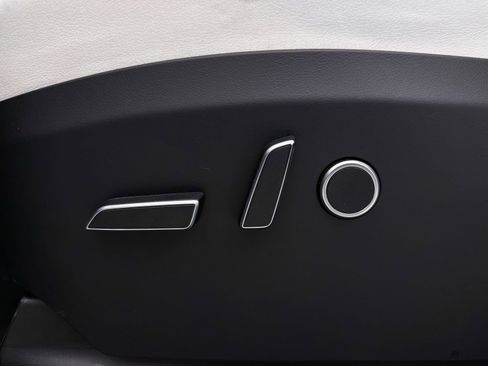 Used 2022 Tesla Model X Plaid image 22