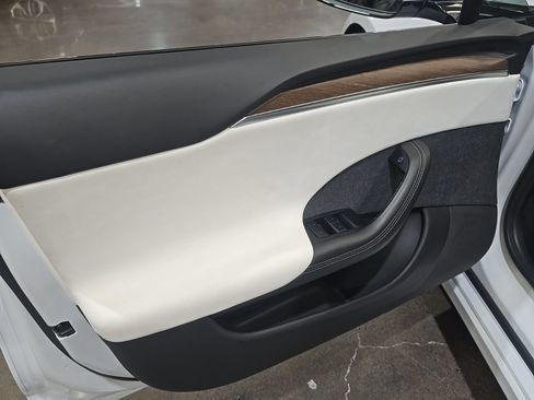Used 2022 Tesla Model S AWD/4WD image 24