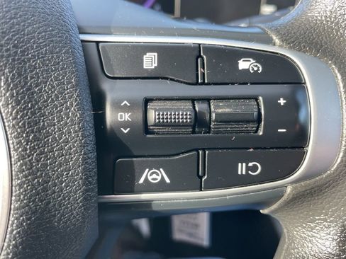 Used 2025 Kia Sportage LX image 5