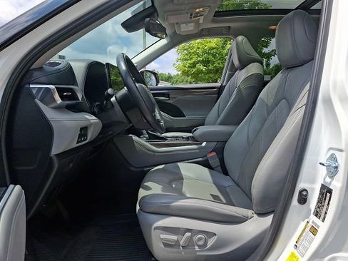 Used 2022 Toyota Highlander Platinum AWD/4WD image 13