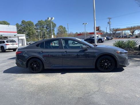 Used 2025 Toyota Camry SE w/ Multimedia Upgrade Package image 9