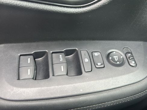 Used 2024 Honda HR-V LX image 11