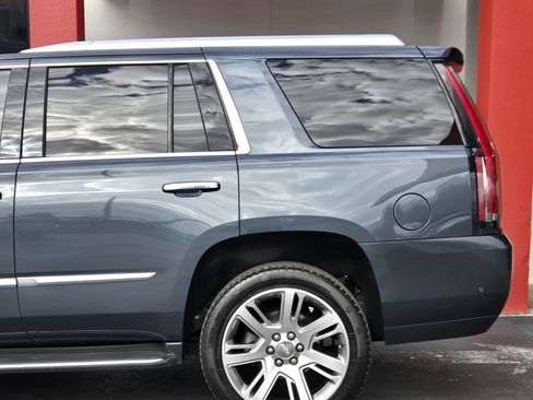 Used 2019 Cadillac Escalade Luxury image 5
