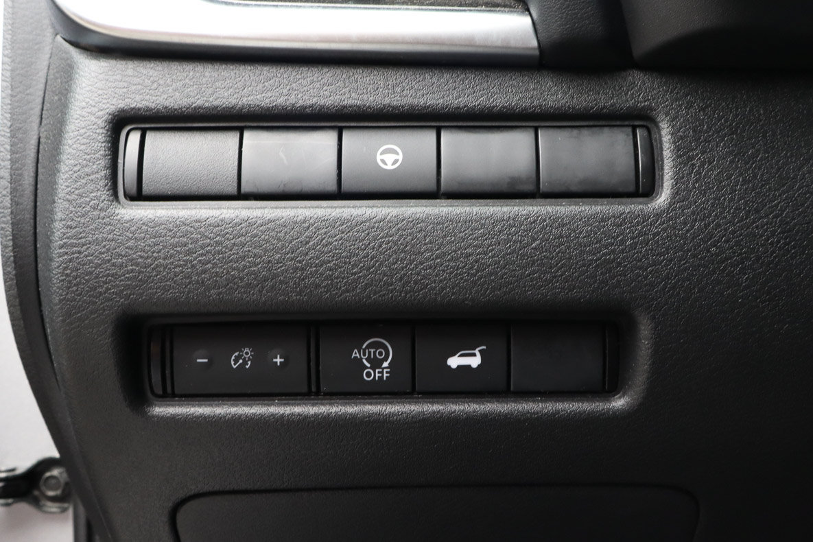 Used 2025 Nissan Rogue SV FWD image 15