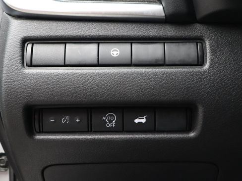 Used 2025 Nissan Rogue SV FWD image 15