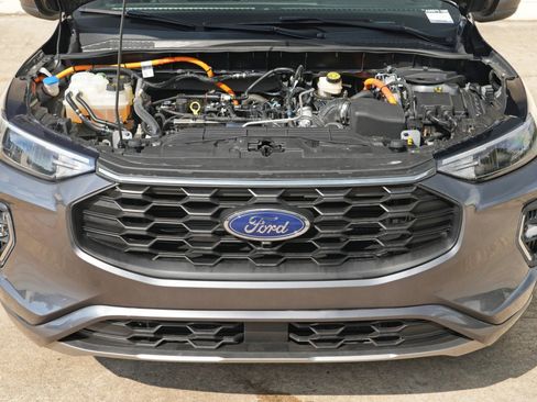 Used 2023 Ford Escape ST-Line Select AWD/4WD image 7