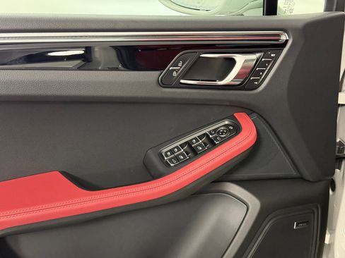 Certified 2026 Porsche Macan S AWD/4WD image 28