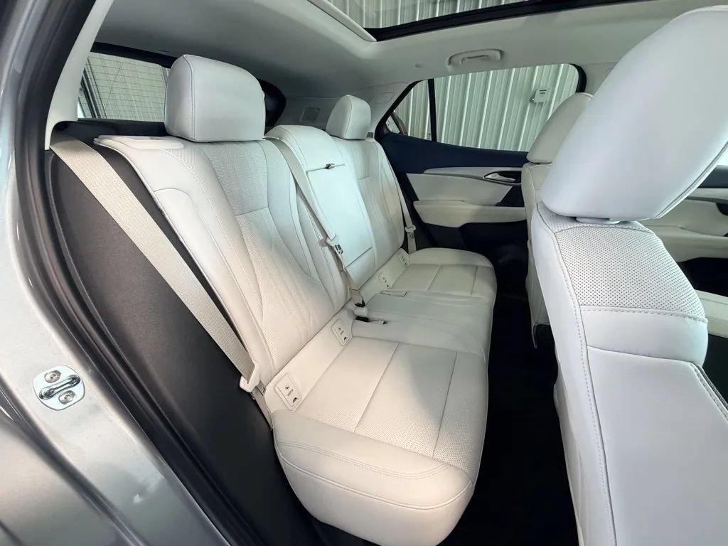 Used 2025 Buick Envision Avenir AWD/4WD image 26