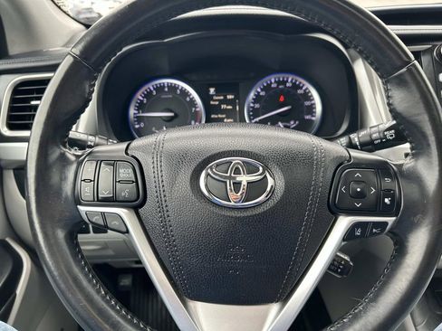 Used 2018 Toyota Highlander Limited image 32