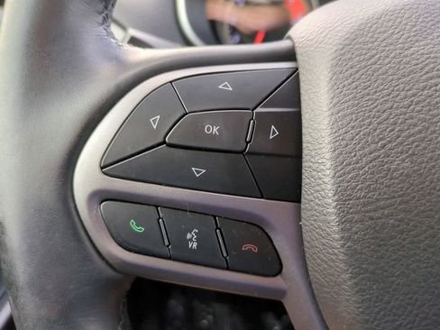 Used 2019 Jeep Cherokee Limited image 22