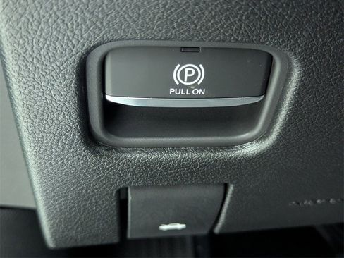 New 2025 Jeep Grand Cherokee Altitude image 13