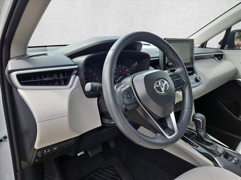 Certified 2025 Toyota Corolla Cross LE FWD image 9