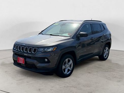 Used 2024 Jeep Compass Latitude AWD/4WD image 1