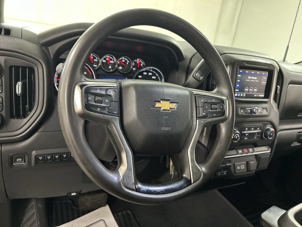 Used 2022 Chevrolet Silverado 2500 Custom w/ Custom Value Package AWD/4WD image 4