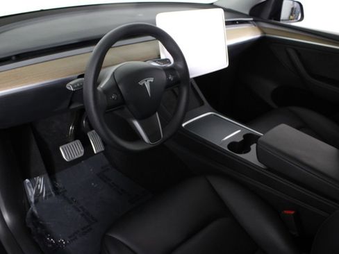 Used 2024 Tesla Model Y Long Range image 19