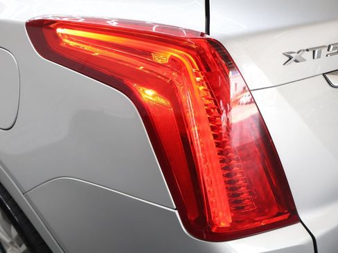 Used 2019 Cadillac XT5 Premium Luxury FWD image 32