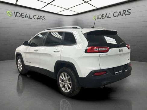 Used 2017 Jeep Cherokee Latitude w/ Comfort & Sound Group FWD image 7