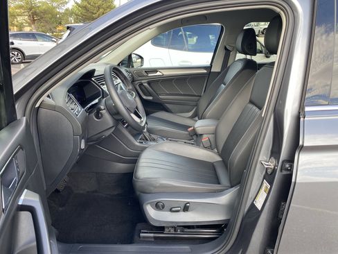 Certified 2023 Volkswagen Tiguan SE FWD image 25