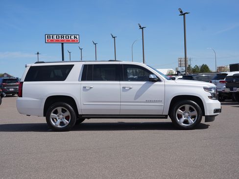 Used 2020 Chevrolet Suburban Premier AWD/4WD image 2