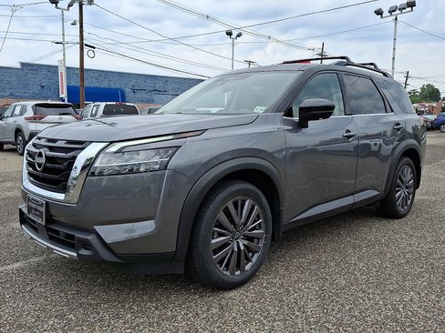 Certified 2023 Nissan Pathfinder SL w/ SL Premium Package AWD/4WD image 3