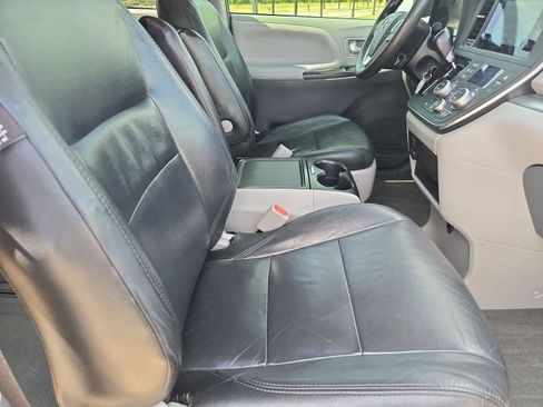 Used 2017 Toyota Sienna LE FWD image 19