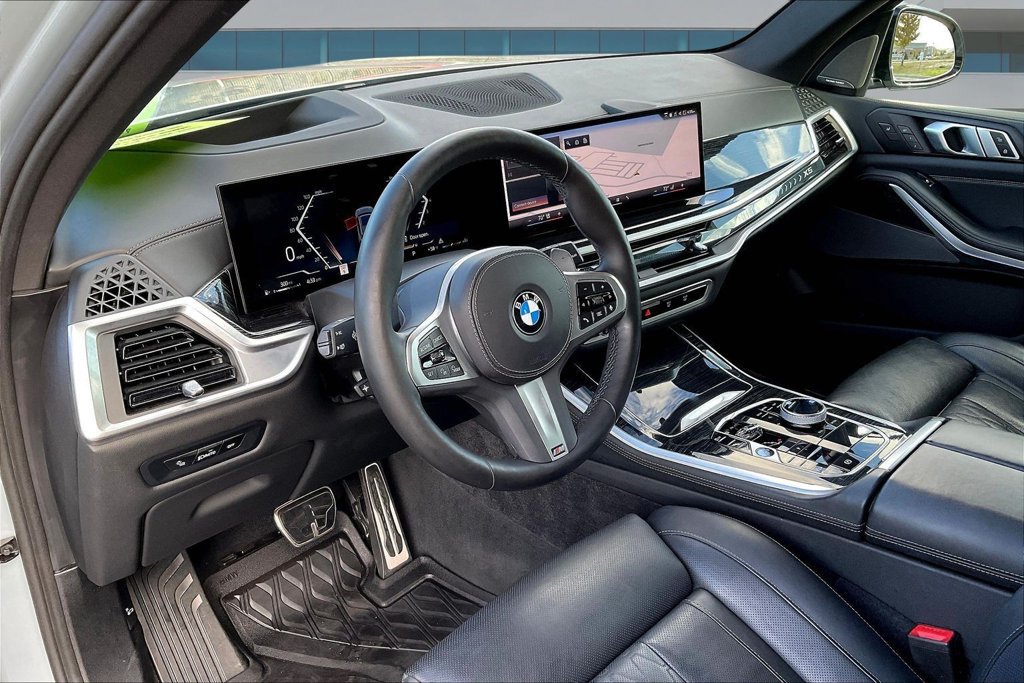 Certified 2025 BMW X5 xDrive40i w/ Executive Package AWD/4WD image 17