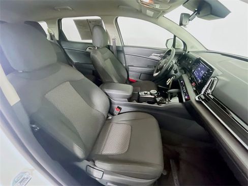 Used 2024 Kia Sportage LX image 28