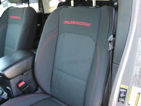 Used 2021 Jeep Wrangler Unlimited Rubicon AWD/4WD image 16
