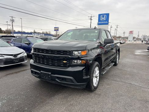 Used 2020 Chevrolet Silverado 1500 Custom w/ Custom Value Package image 1
