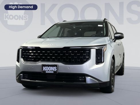 Used 2025 Kia Carnival SX image 1