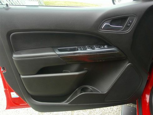 Used 2016 GMC Canyon SLE image 9