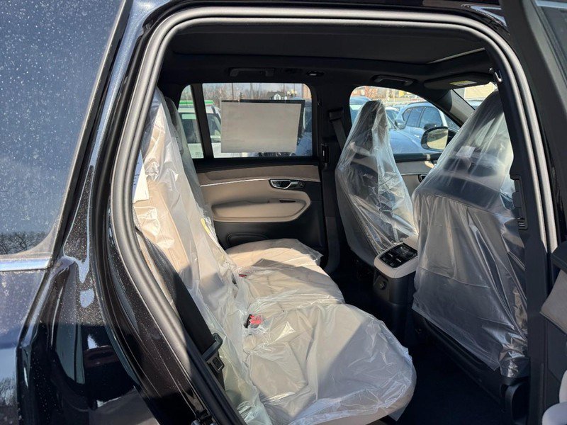 New 2026 Volvo XC90 T8 Plus w/ Protection Package Premier AWD/4WD image 5