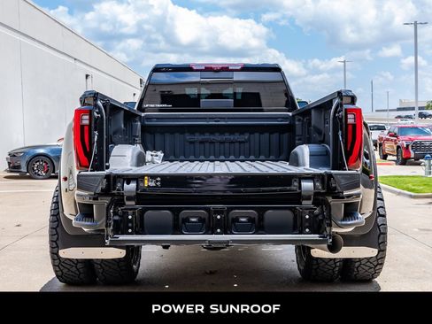 Used 2024 GMC Sierra 3500 Denali w/ Denali Reserve Package AWD/4WD image 9