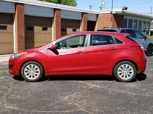 Used 2016 Hyundai Elantra GT FWD image 2