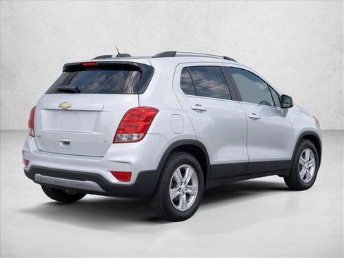 Used 2017 Chevrolet Trax LT w/ LT Convenience Package FWD image 7