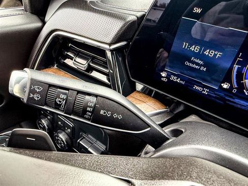 Used 2025 Chevrolet Suburban High Country image 58