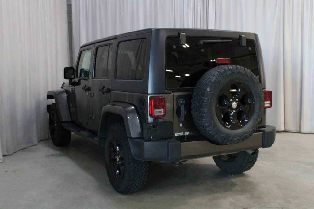 Used 2017 Jeep Wrangler Unlimited Sahara w/ Connectivity Group AWD/4WD image 21