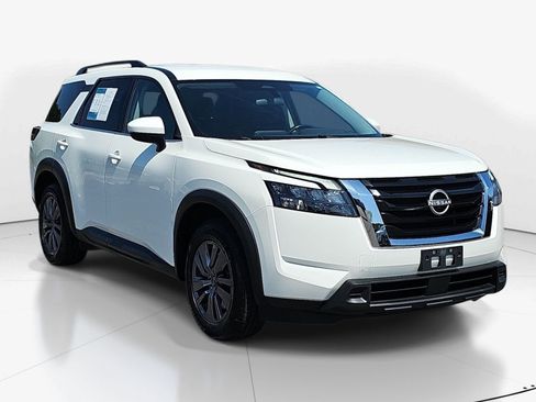 Used 2023 Nissan Pathfinder SV FWD image 2