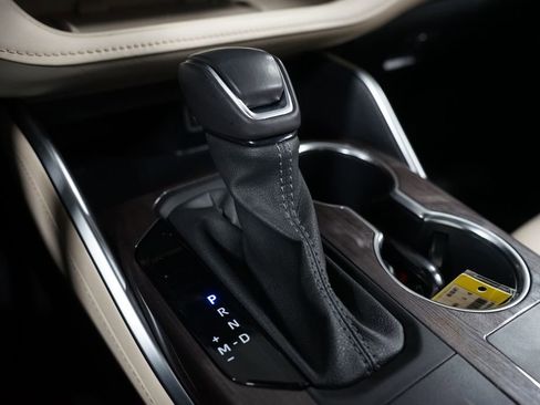 Used 2024 Toyota Highlander Limited image 22