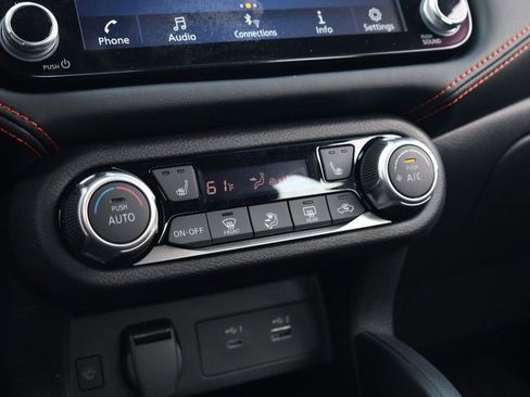 New 2025 Nissan Versa SR w/ Trunk Package image 13