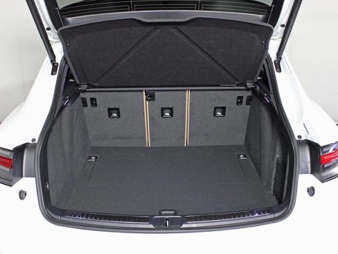 Used 2025 Porsche Macan image 13